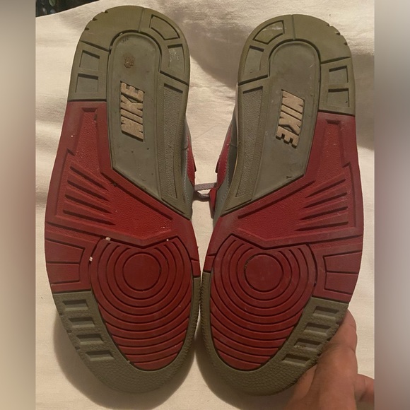 Nike gray and red Velcro strap - Picture 3 of 7